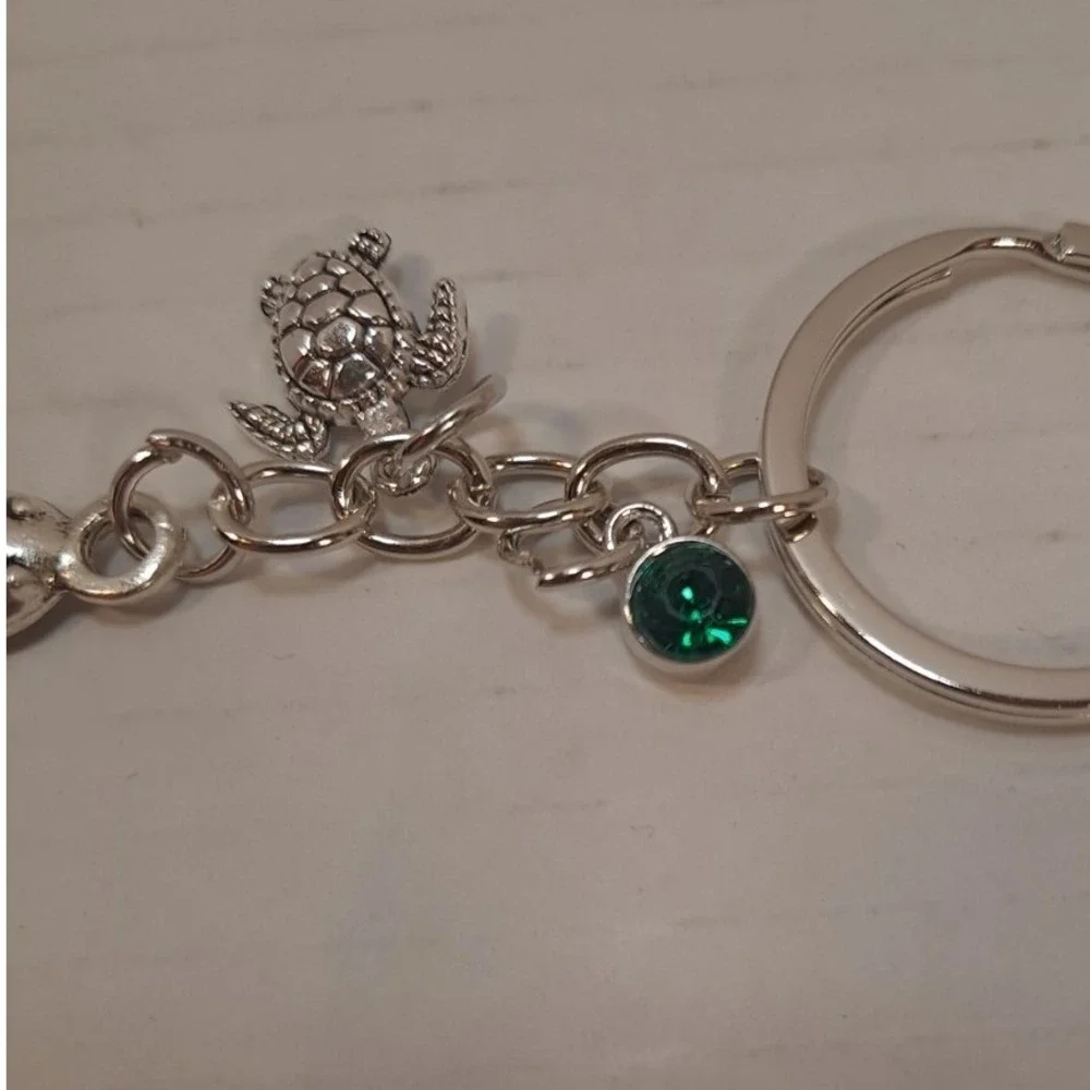 New In Packaging 1pc Sea Turtle With Baby And Green Stone Keychain W/Octopus Sty